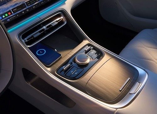 中型插混轿车吉利银河A7 EM-i综合续航超2100km