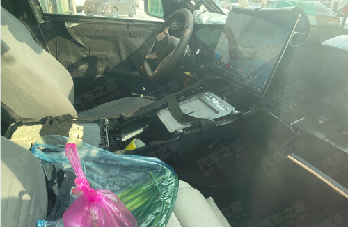 全新大型SUV腾势N8L内饰谍照首次曝光